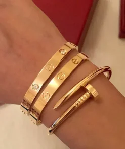 Bracelet tendance en or, cuff en acier inoxydable plaqué or 18k incrusté de zircon, tendance open bracelet, gold cuff bangle, gold PVD plated stainless steel.