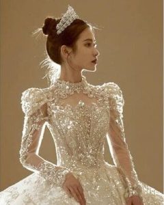 Robe de mariée manches longues nouvelle à la mode.